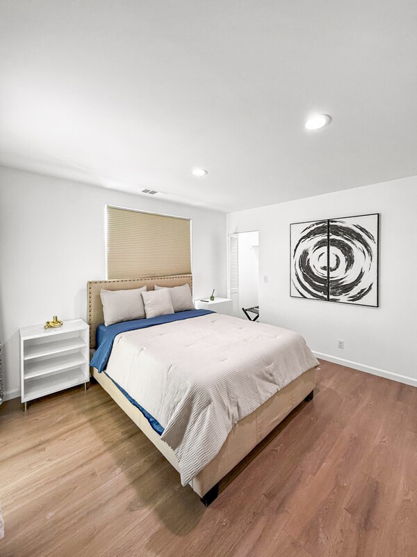 Building Photo - 1521 W 37th Pl