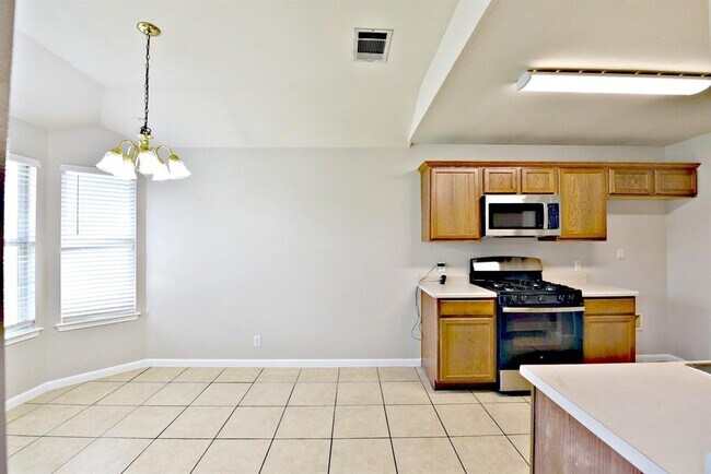 Building Photo - 904 Lantana Ln