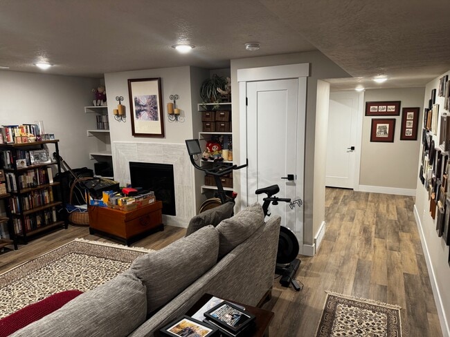 Building Photo - 316 S 380
