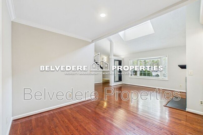 Building Photo - 18-B Park Village Ln