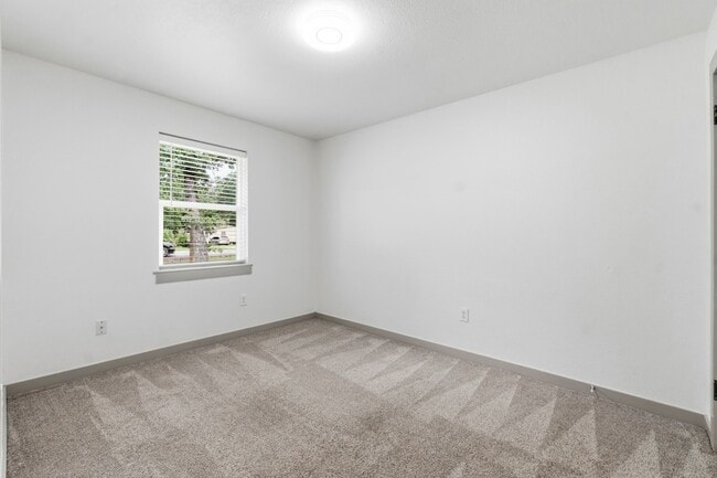 Building Photo - 14850 Coaltown Rd
