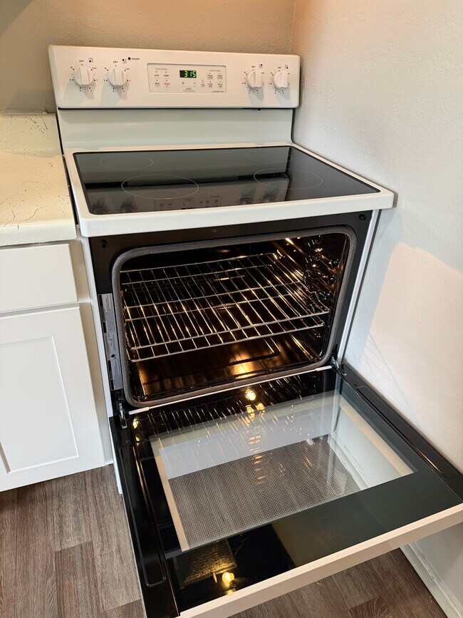 Building Photo - Pine Street Terrace