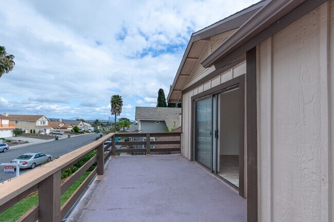 Building Photo - Spacious 3 Bedroom  2.5 Bath | East Ventura | Unfurnished