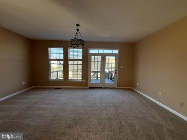 Building Photo - 60 Deerbrook Dr