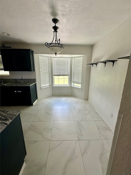 Building Photo - 6524 Blue Grass Dr