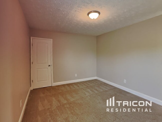Building Photo - 1020 Berra Dr
