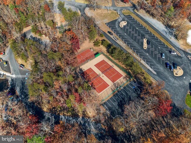 Building Photo - 700 S Lakeview Dr