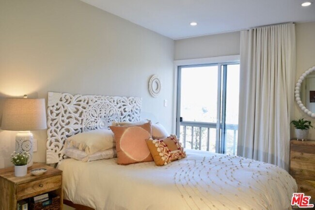 Building Photo - 23908 De Ville Way