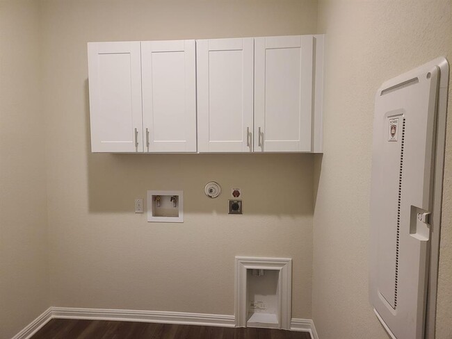 Building Photo - 32 Pacific Loon St