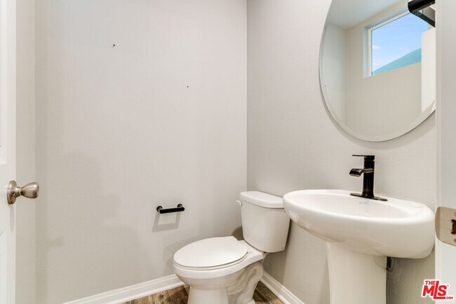 Building Photo - 713 Daniel Freeman Cir