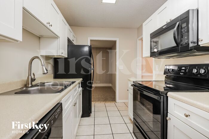 Building Photo - 2561 Realm St