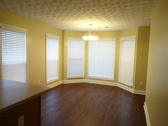 Building Photo - 212 Hedgewood Dr