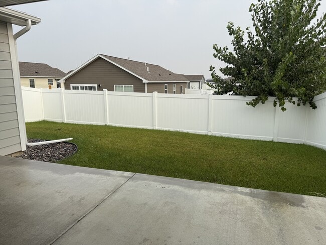Building Photo - 817 Mission Oaks Dr