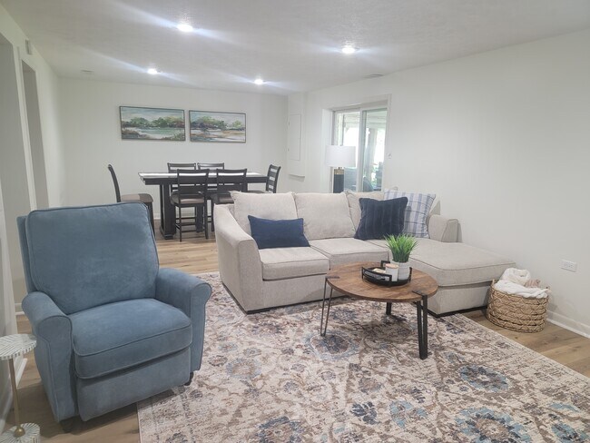 Building Photo - 9976 Edgewood Ave