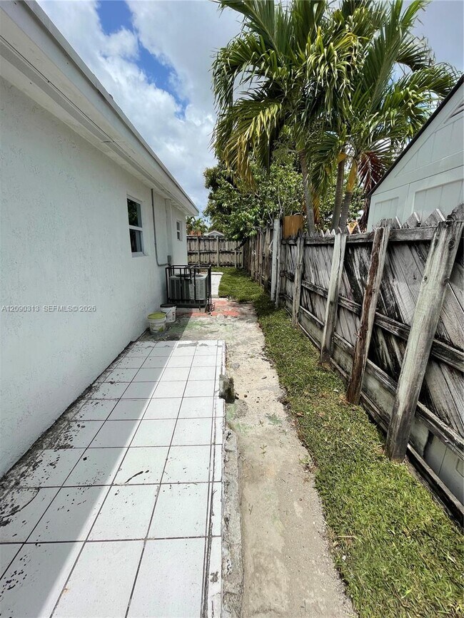 Building Photo - 6801 SW 13th Terrace