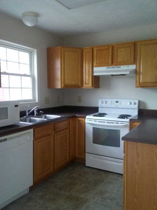 Building Photo - Townhouse located at Pikes Place