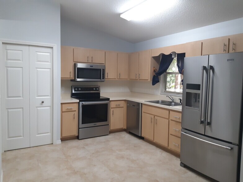 Building Photo - 19642 SW 54th St