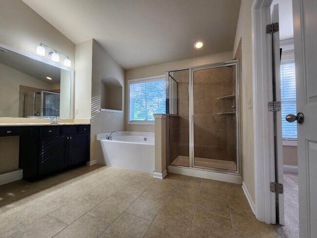 Building Photo - 229 Privet Cir