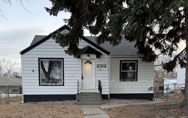 Primary Photo - 2312 5th Ave N