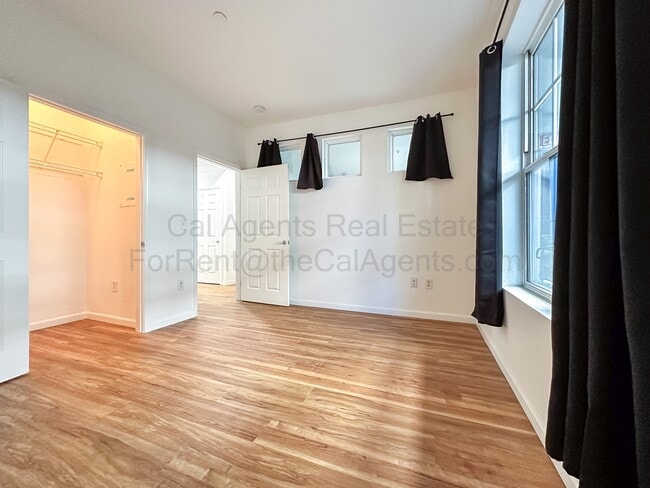 Building Photo - 1121 40th St