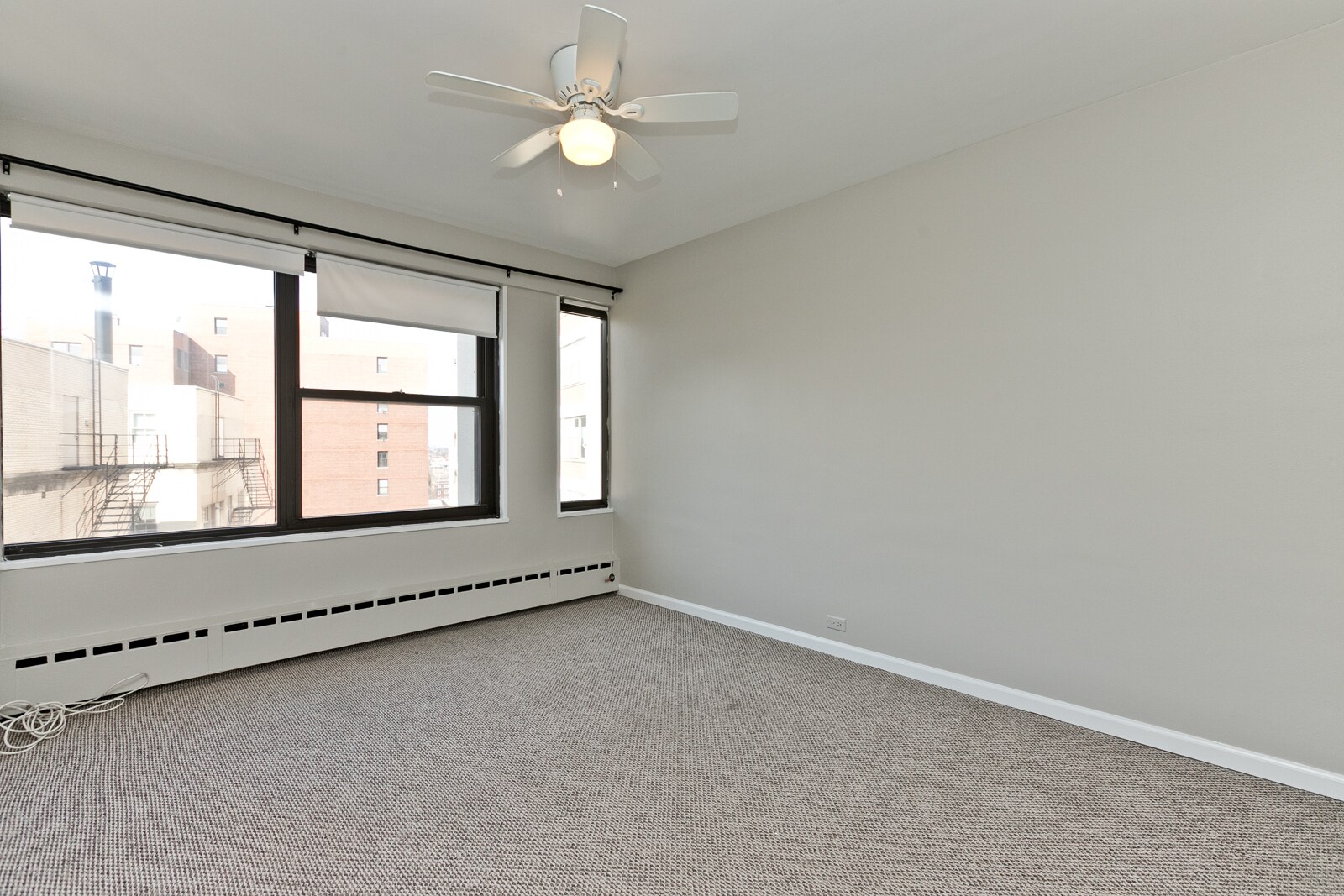 Building Photo - 3410 N Lake Shore Dr