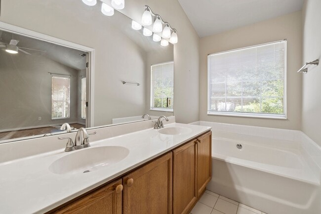 Building Photo - Beautiful 3 Bedroom Ranch Home Located In Ballantyne Area