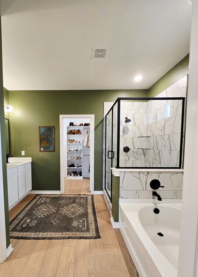 Building Photo - Coming Soon! Stunning 4 Bed 2 Bath on Almost an Acre in Flint!