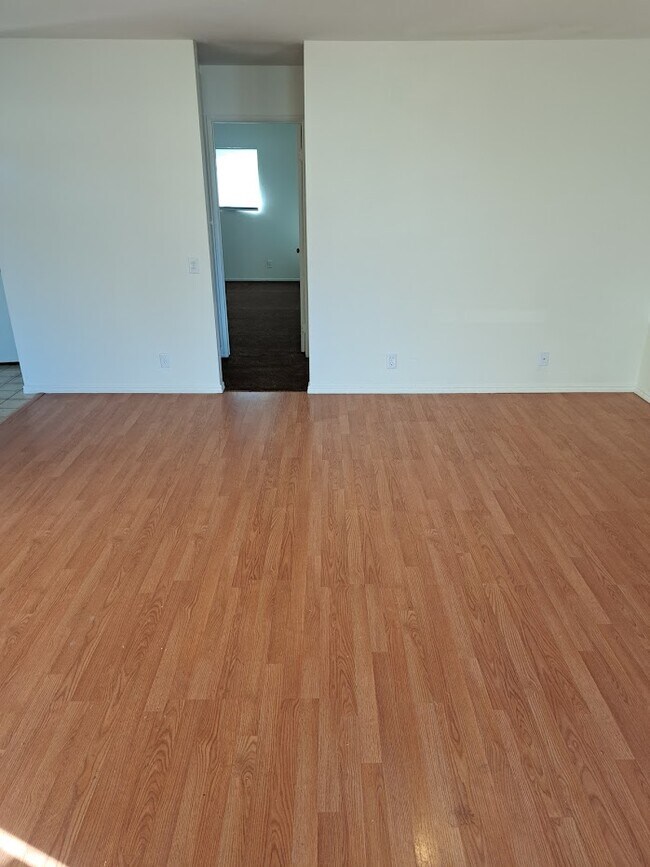 Living room - 37727 Maureen St