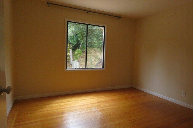 Building Photo - 49 Dellbrook Ave