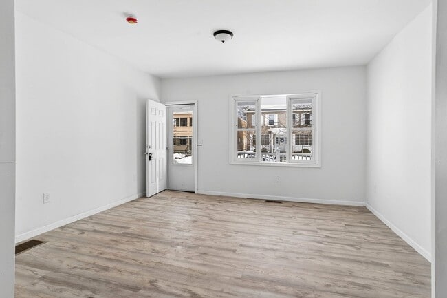 Building Photo - 398-400 N. Maple Ave