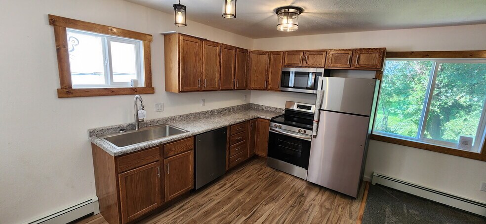 Kitchen - 747 Oak St N