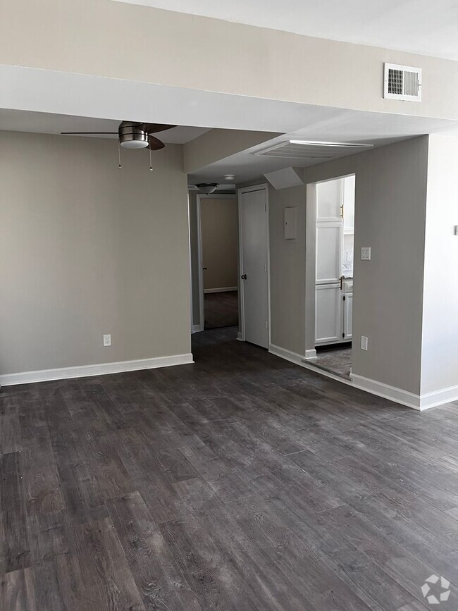 Building Photo - NEWLY AVAILABLE - RENOVATED 2 BR UNIT IN T...