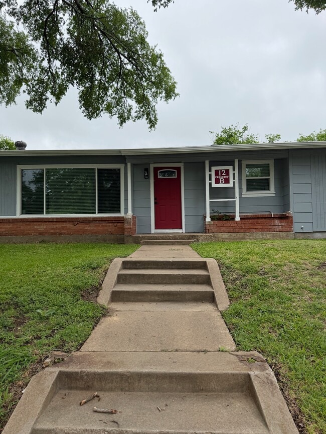 Building Photo - 12 Pershing Dr