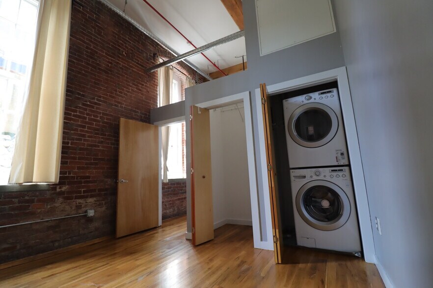 Building Photo - 1350 Rosa L Parks Blvd