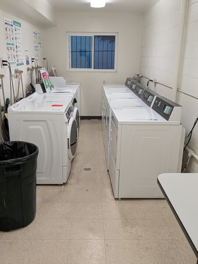1 of 2 Laundry Rooms - 1600 Ardmore Ave