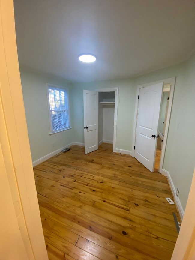 Building Photo - 2120 Chestnut Street – Beautifully Renovat...