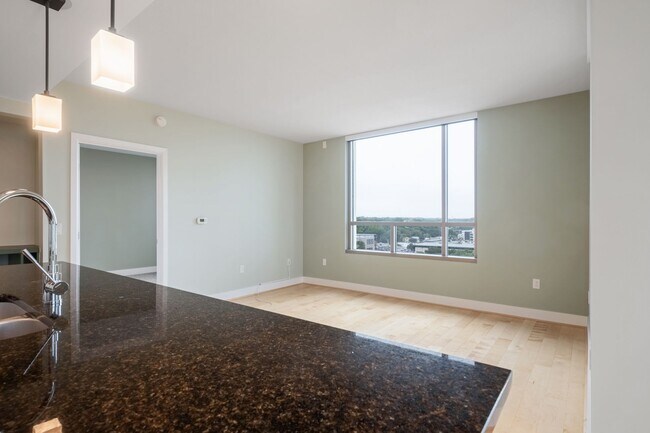 Building Photo - Luxurious 2 Bedroom, 2 Bath High Rise in Downtown Austin