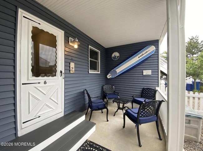 Building Photo - 10 SE Central Ave