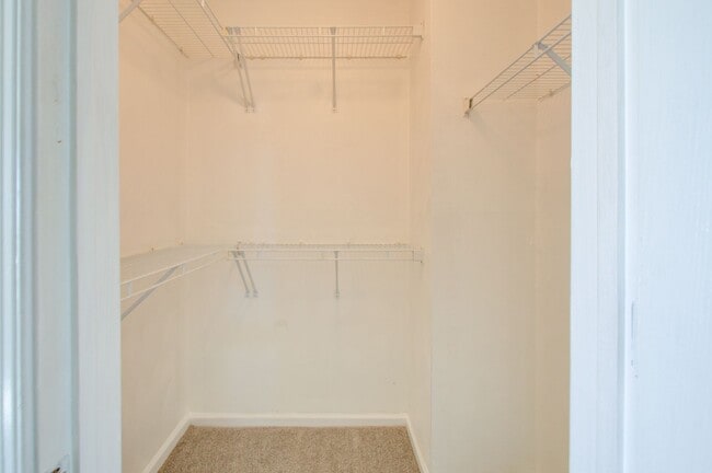 Building Photo - 3 Bed, 2.5 Bath Home Conveniently Located ...