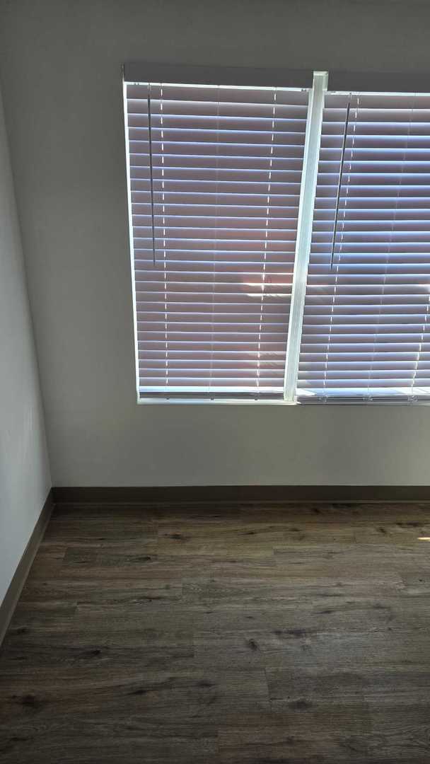 Building Photo - 11926 S La Salle St