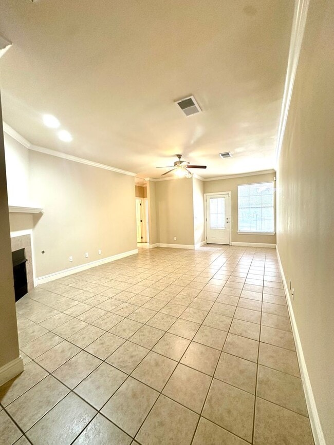 Building Photo - Summerwood Villas 3BR 2BA