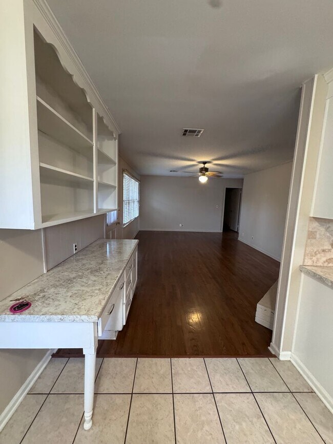 Building Photo - 572 Farmington Rd