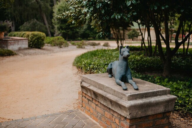 Building Photo - 946 Magnolia St SE