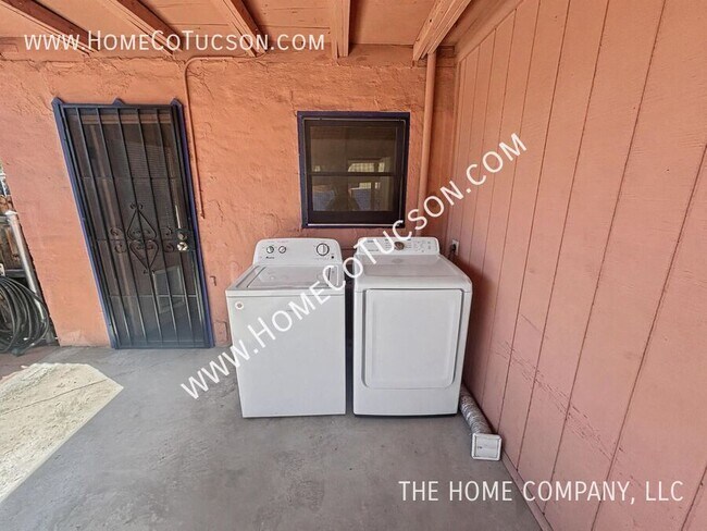 Building Photo - 1733 E Adelaide Dr