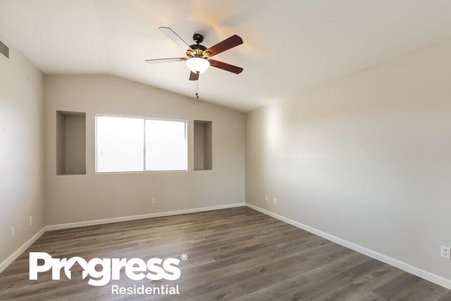 Building Photo - 5414 W Huntington Dr