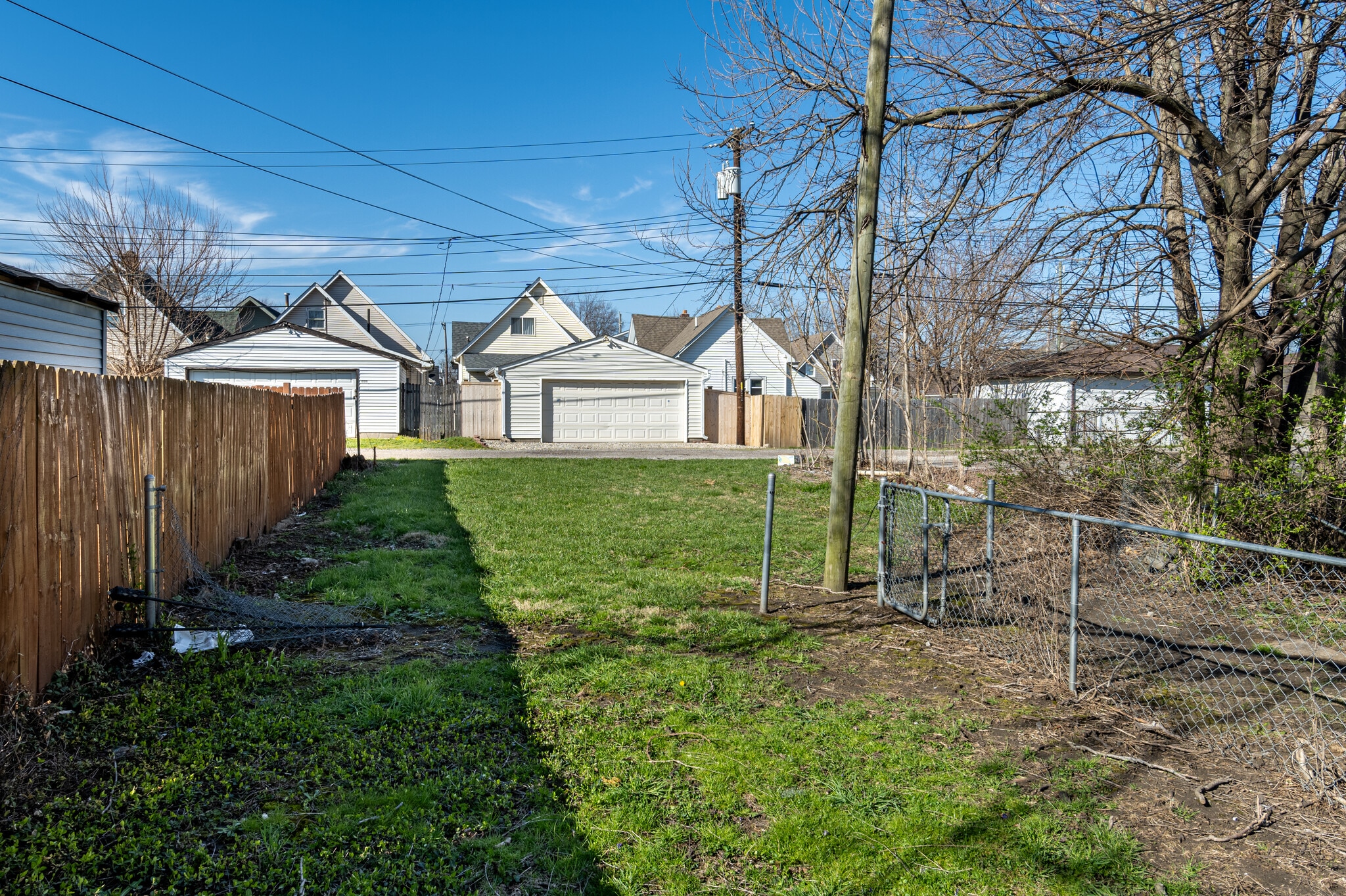 Building Photo - 410 E Beecher St