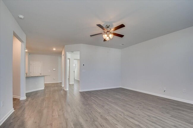 Building Photo - 1412 Deer Hollow Run