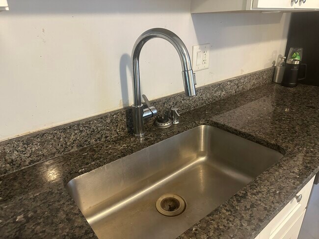 Building Photo - 308 Sherman St