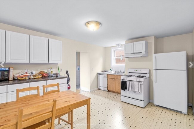 Building Photo - 68 Gore St