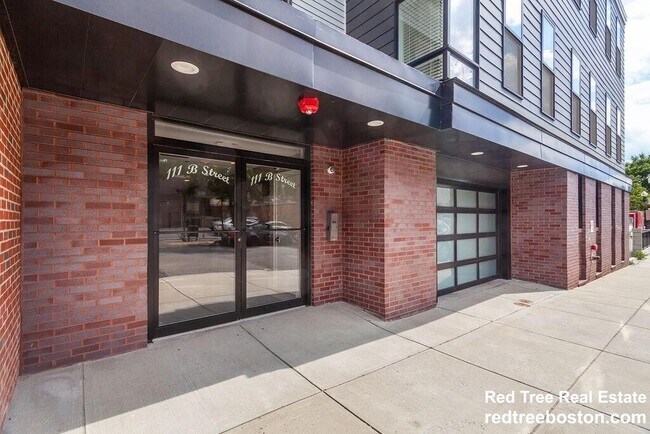 Building Photo - 111 B St